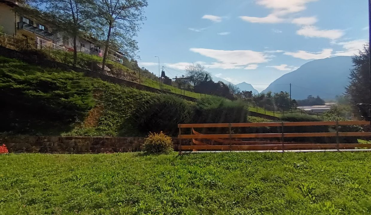 BILOCALE CON VISTA PRIMALUNA (10)