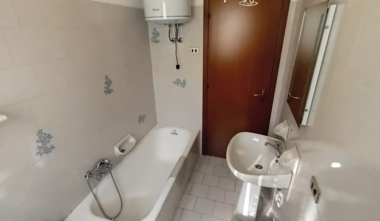 BILOCALE CON VISTA PRIMALUNA (14)