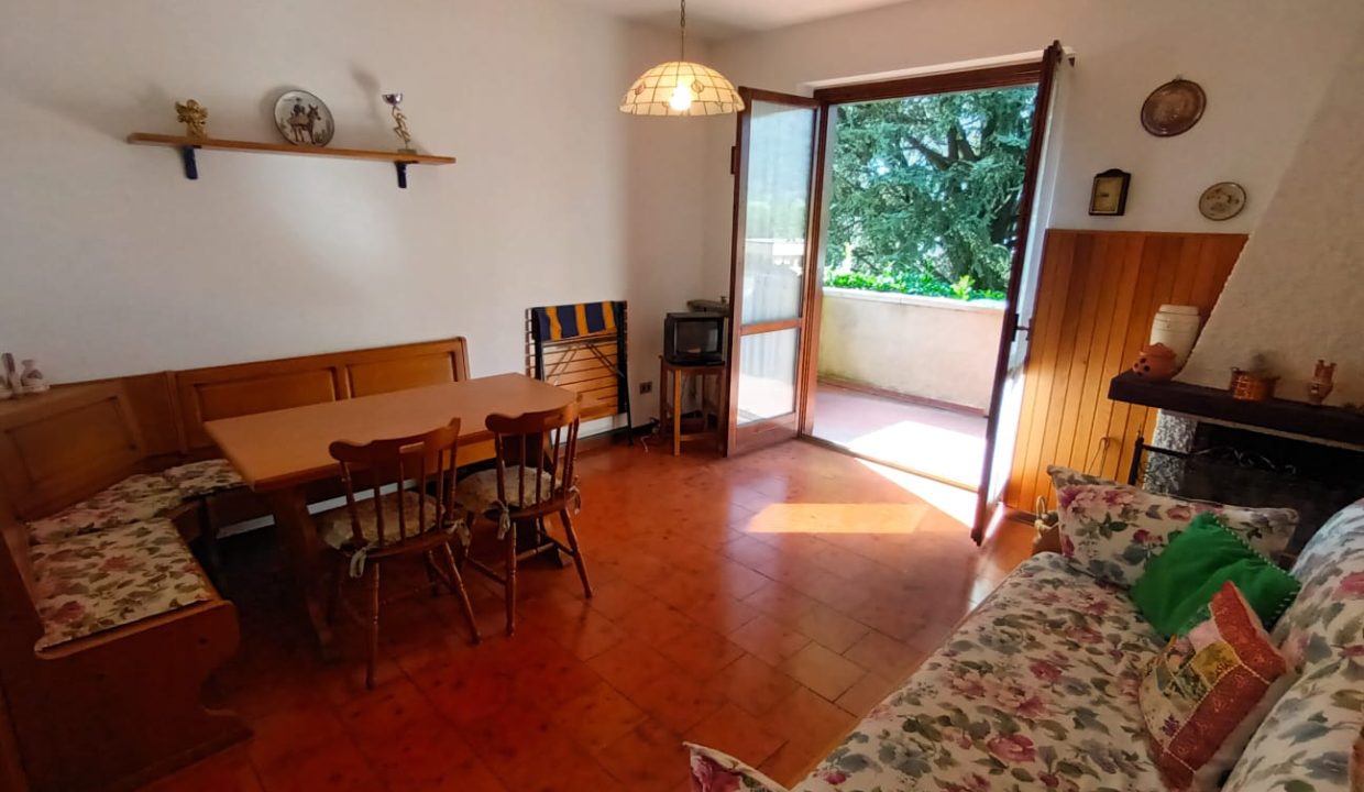BILOCALE CON VISTA PRIMALUNA (25)