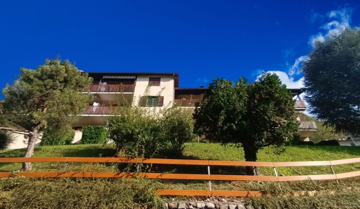 BILOCALE CON VISTA PRIMALUNA (26)