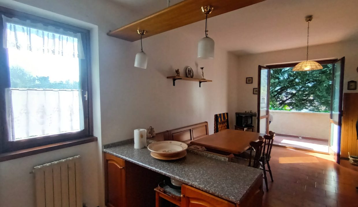 BILOCALE CON VISTA PRIMALUNA (30)
