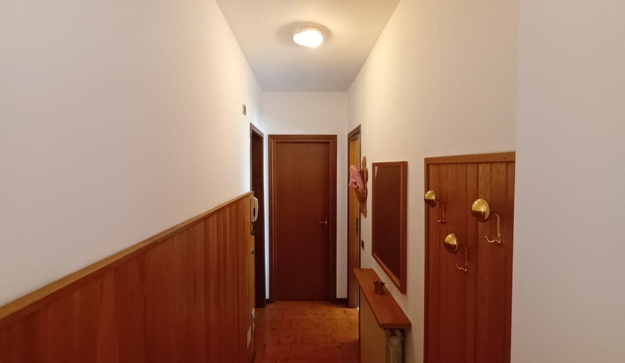 BILOCALE CON VISTA PRIMALUNA (4)
