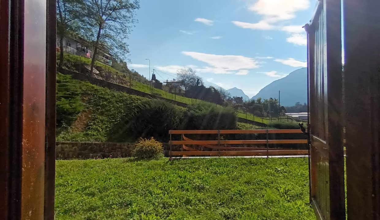 BILOCALE CON VISTA PRIMALUNA (9)