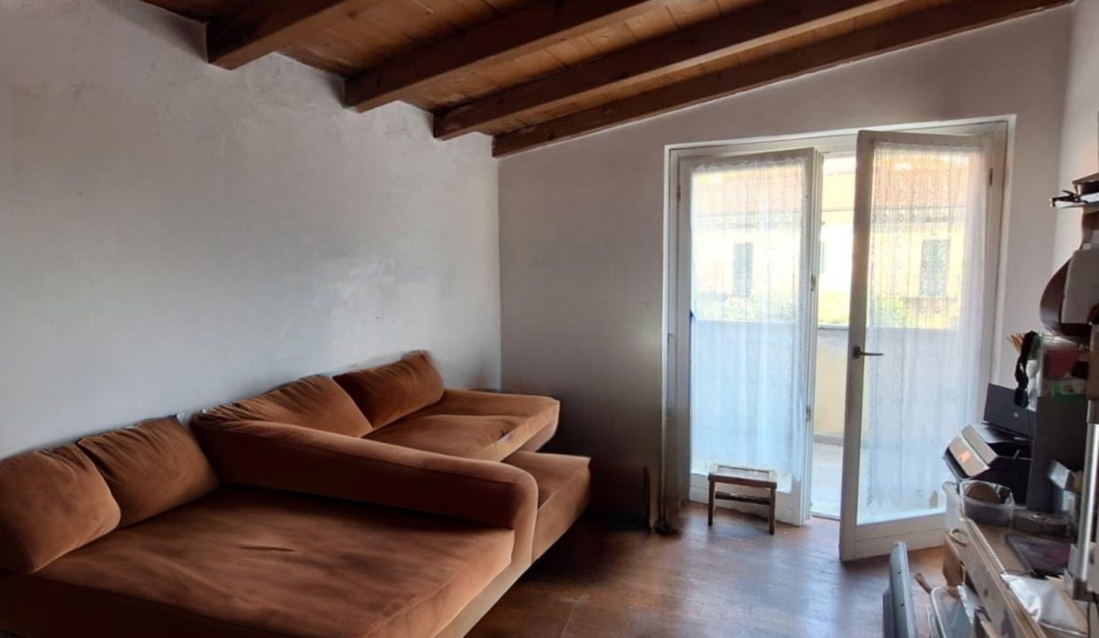 TRILOCALE MANDELLO CON BALCONE)