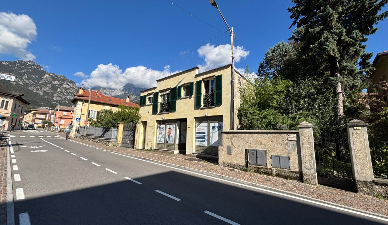 TRILOCALE MANDELLO CON BALCONE