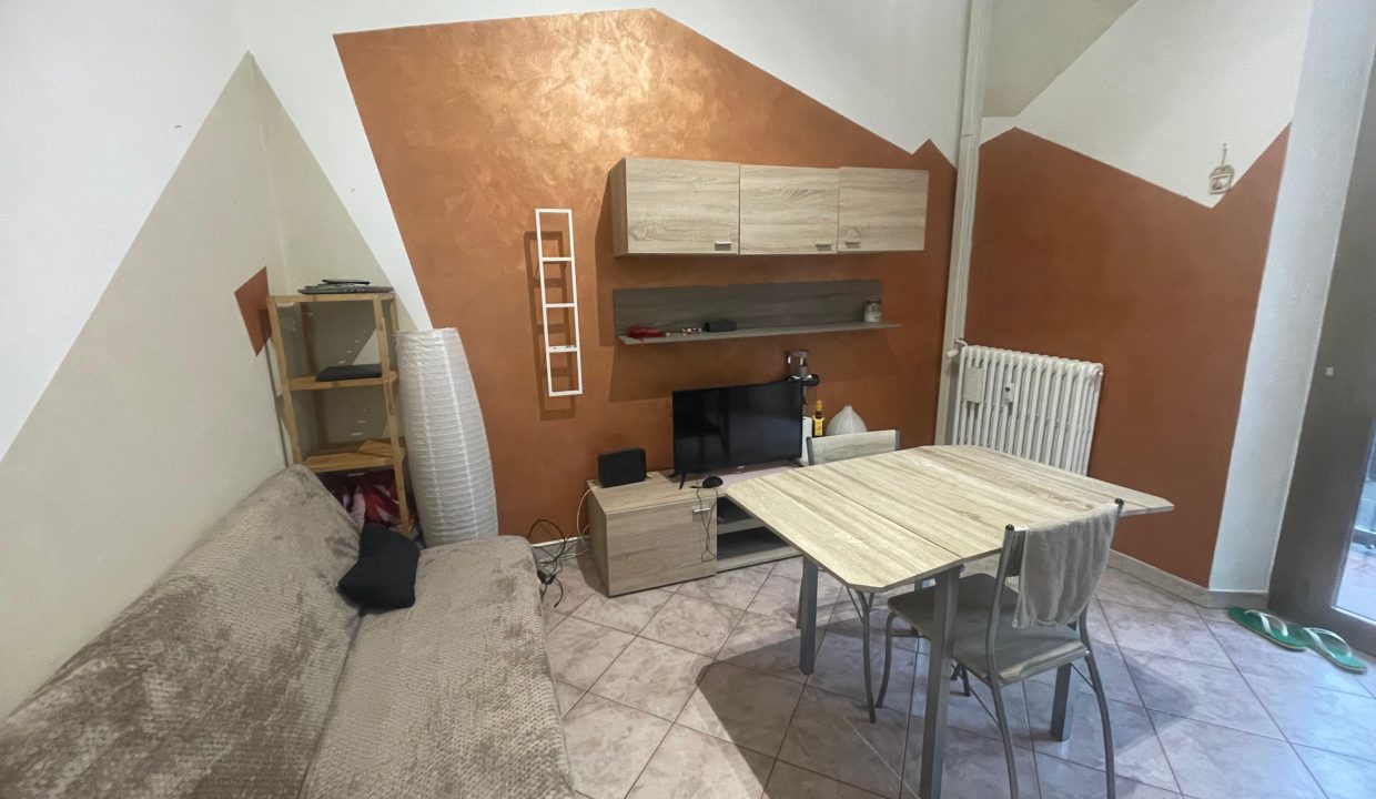 BILOCALE IN AFFITTO CON BALCONE VIA FIUGGI (10)