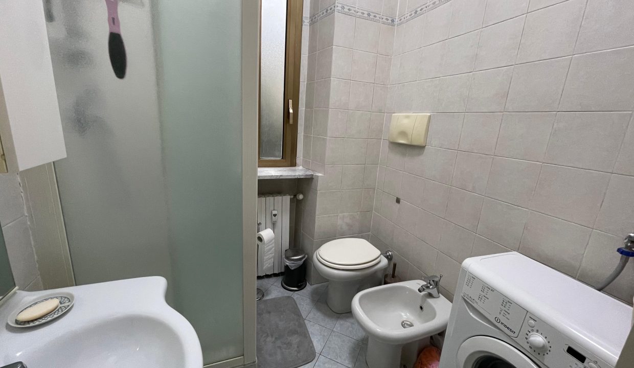 BILOCALE IN AFFITTO CON BALCONE VIA FIUGGI (5)