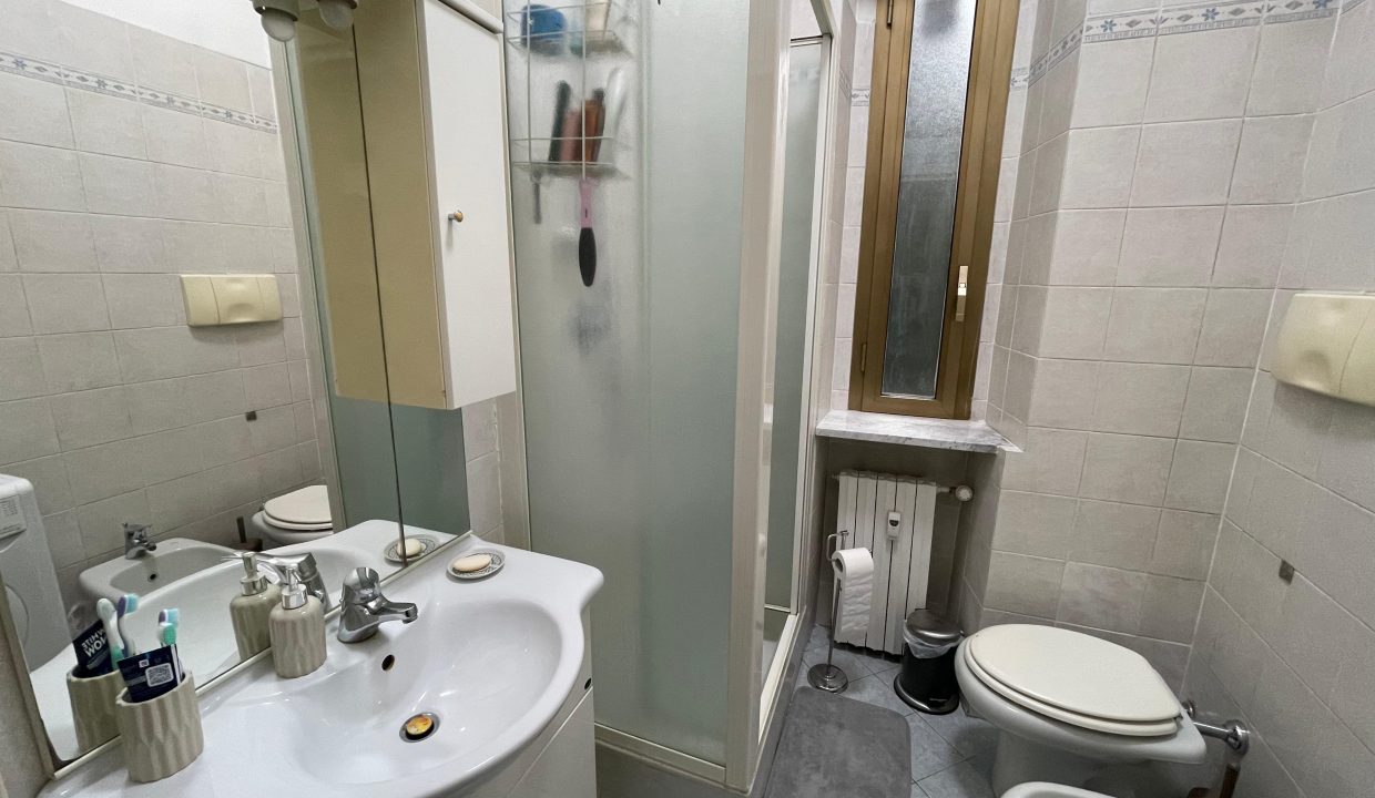 BILOCALE IN AFFITTO CON BALCONE VIA FIUGGI (8)