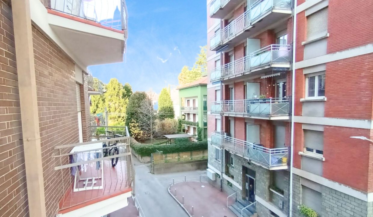 TRILOCALE CON BALCONI MALGRATE