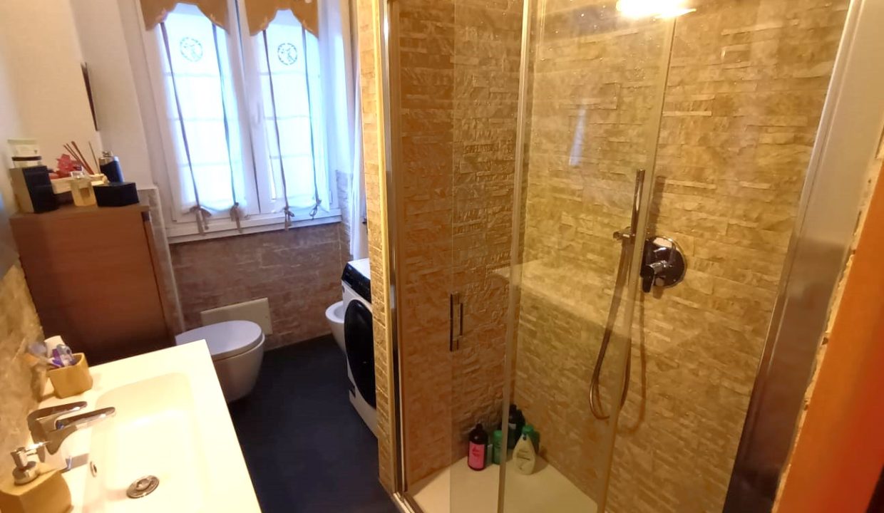 TRILOCALE CON BALCONI MALGRATE (12)