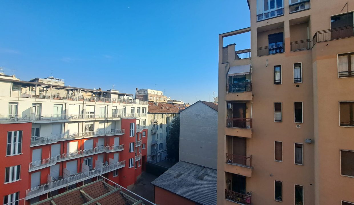 BILOCALE CON BALCONI (1)