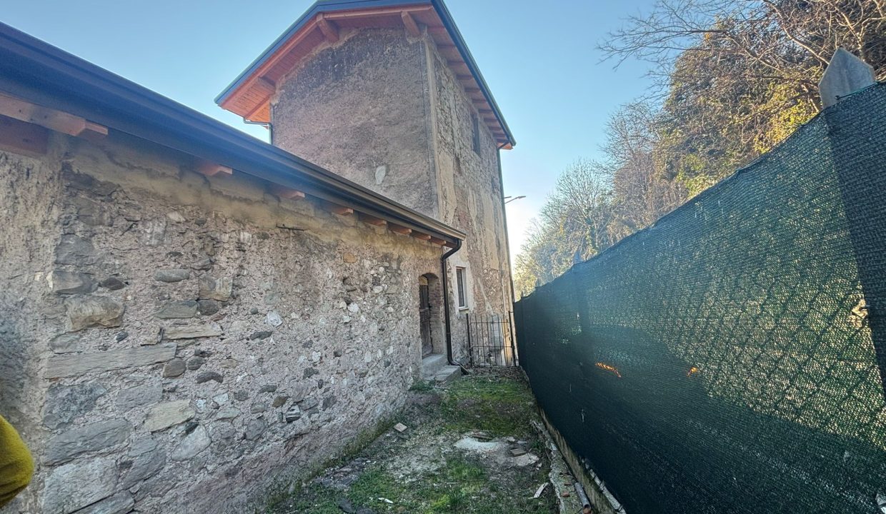 CASA INDIPENDENTE CON GIARDINO LECCO (14)