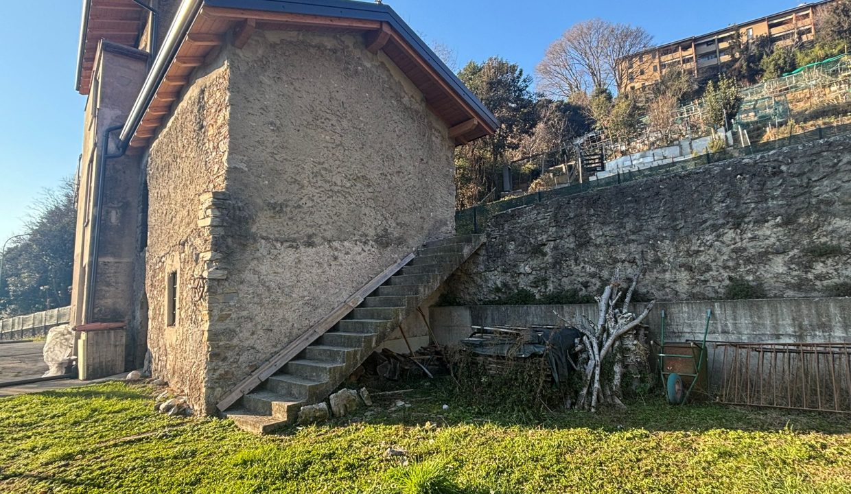 CASA INDIPENDENTE CON GIARDINO LECCO (16)