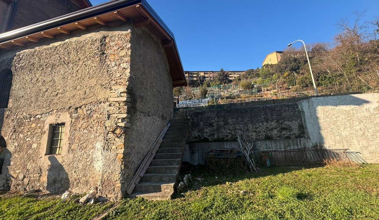 CASA INDIPENDENTE CON GIARDINO LECCO (18)