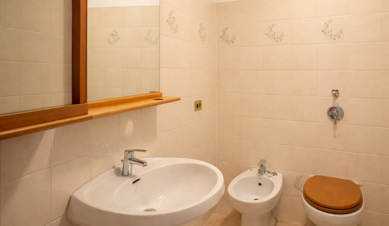 TRILOCALE CON DOPPI SERVIZI E BALCONI (2)