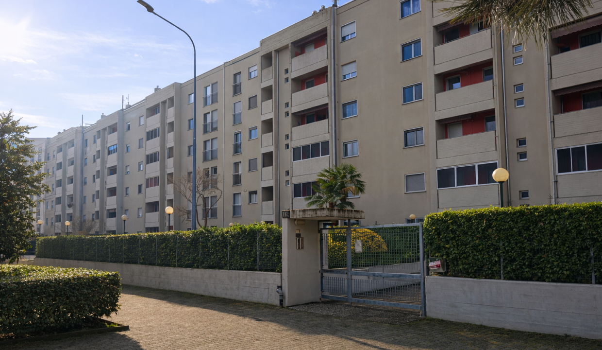 TRILOCALE CON DOPPI SERVIZI E BALCONI (4)