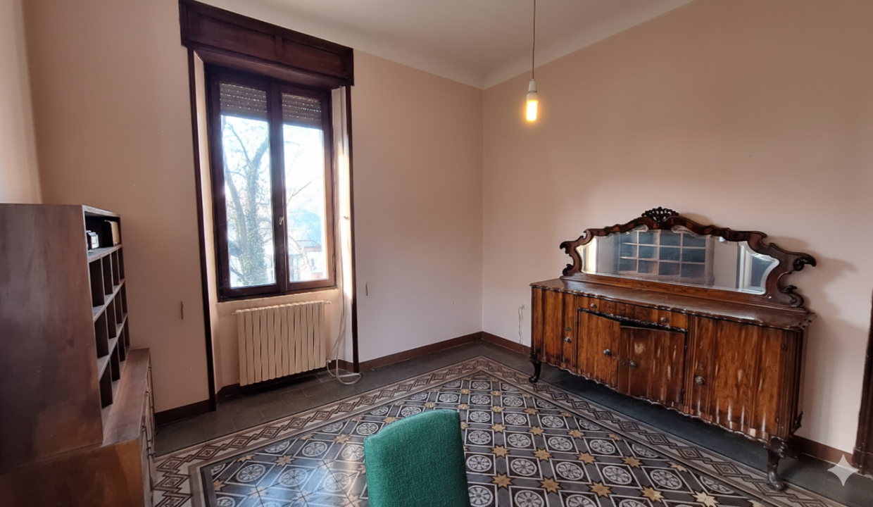 VILLA BIFAMILIARE A ESINO CON GIARDINO