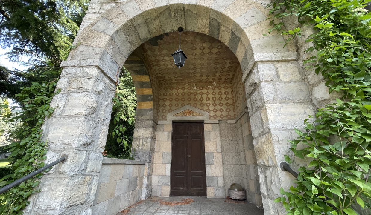 VILLA BIFAMILIARE A ESINO CON GIARDINO 06