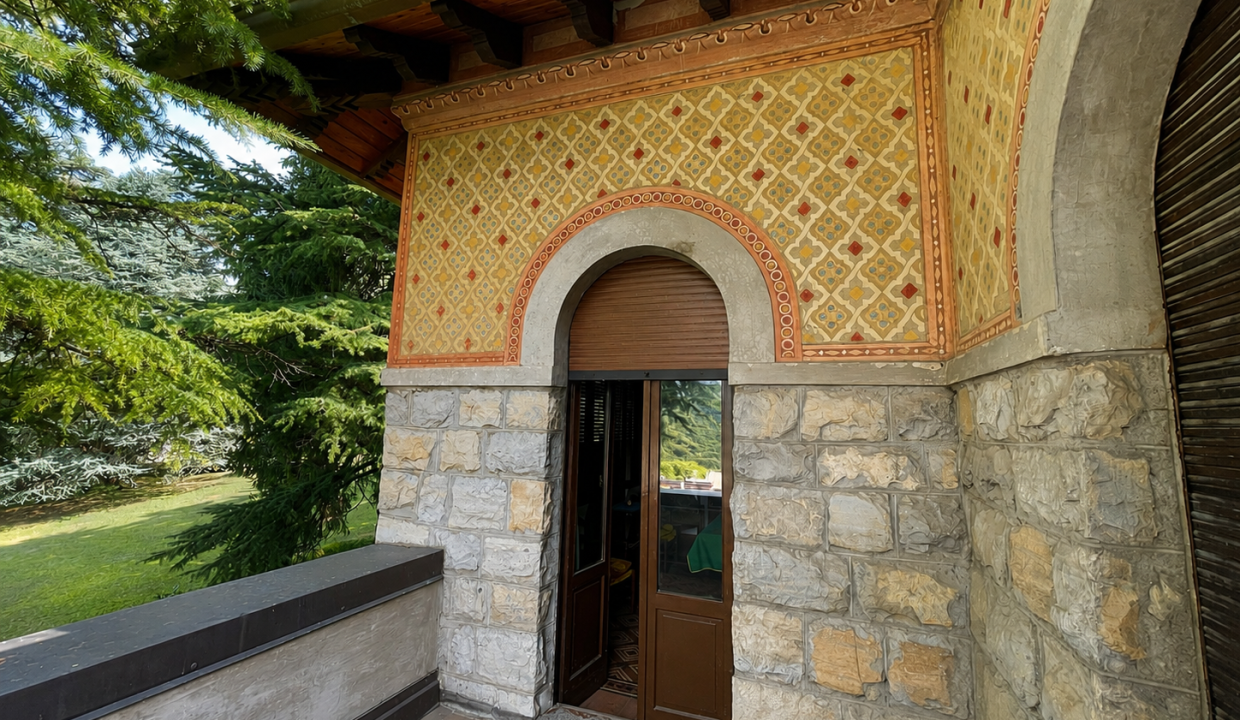 VILLA BIFAMILIARE A ESINO CON GIARDINO 13