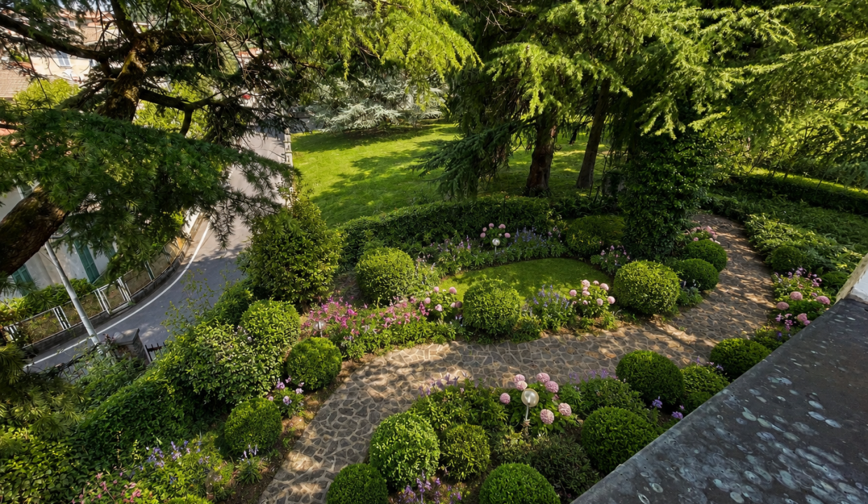 VILLA BIFAMILIARE A ESINO CON GIARDINO 14