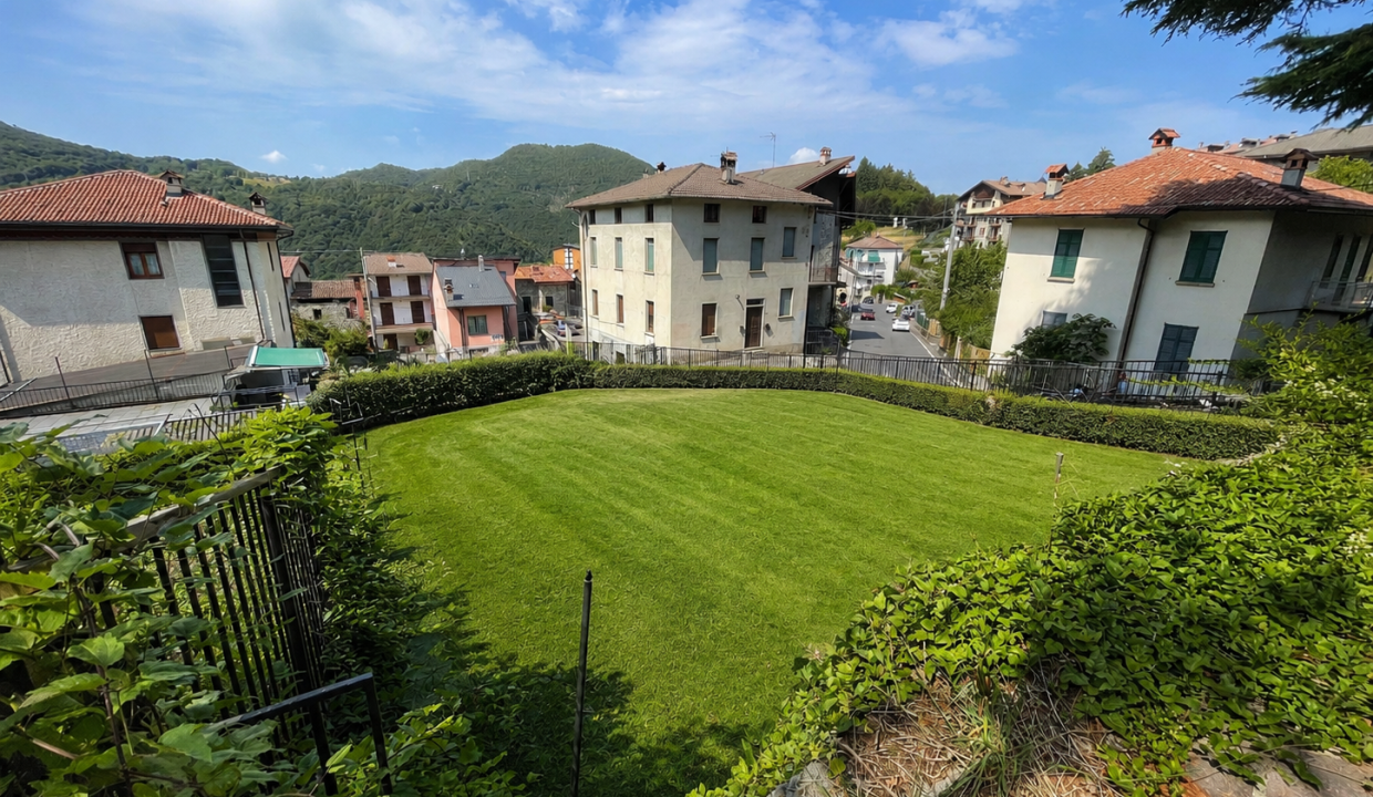 VILLA BIFAMILIARE A ESINO CON GIARDINO 19