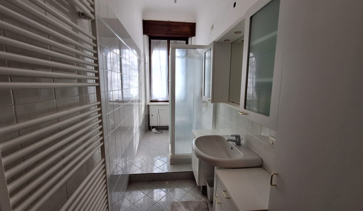 VILLA BIFAMILIARE A ESINO CON GIARDINO