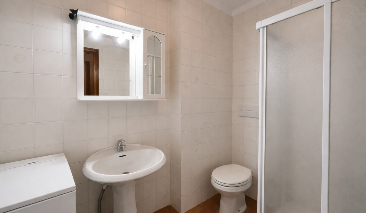 BILOCALE A MANDELLO CENTRO CON BALCONE