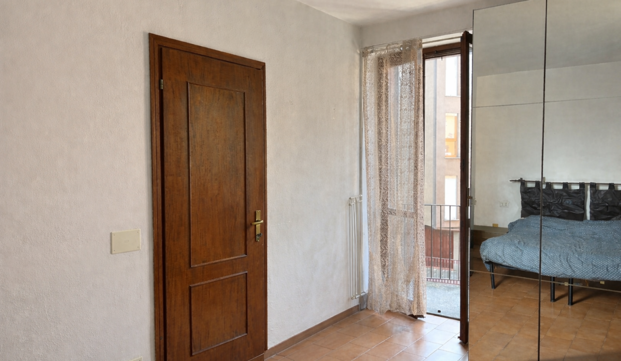 BILOCALE A MANDELLO CENTRO CON BALCONE