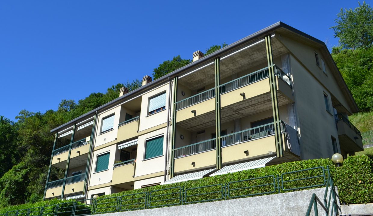 TRILOCALE A PESCATE CON BALCONE VISTA LAGO