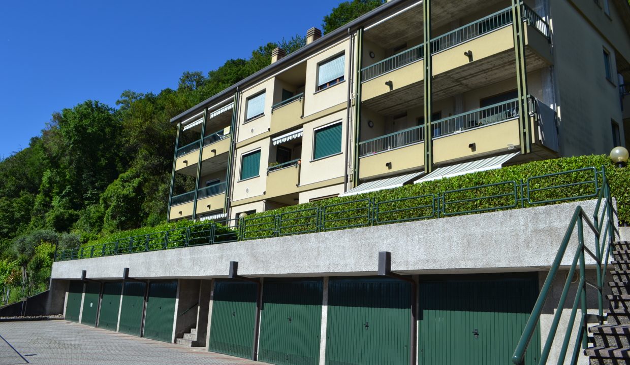 TRILOCALE A PESCATE CON BALCONE VISTA LAGO