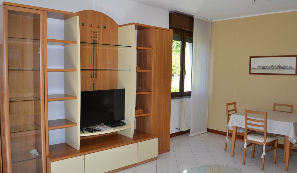 TRILOCALE A PESCATE CON BALCONE VISTA LAGO