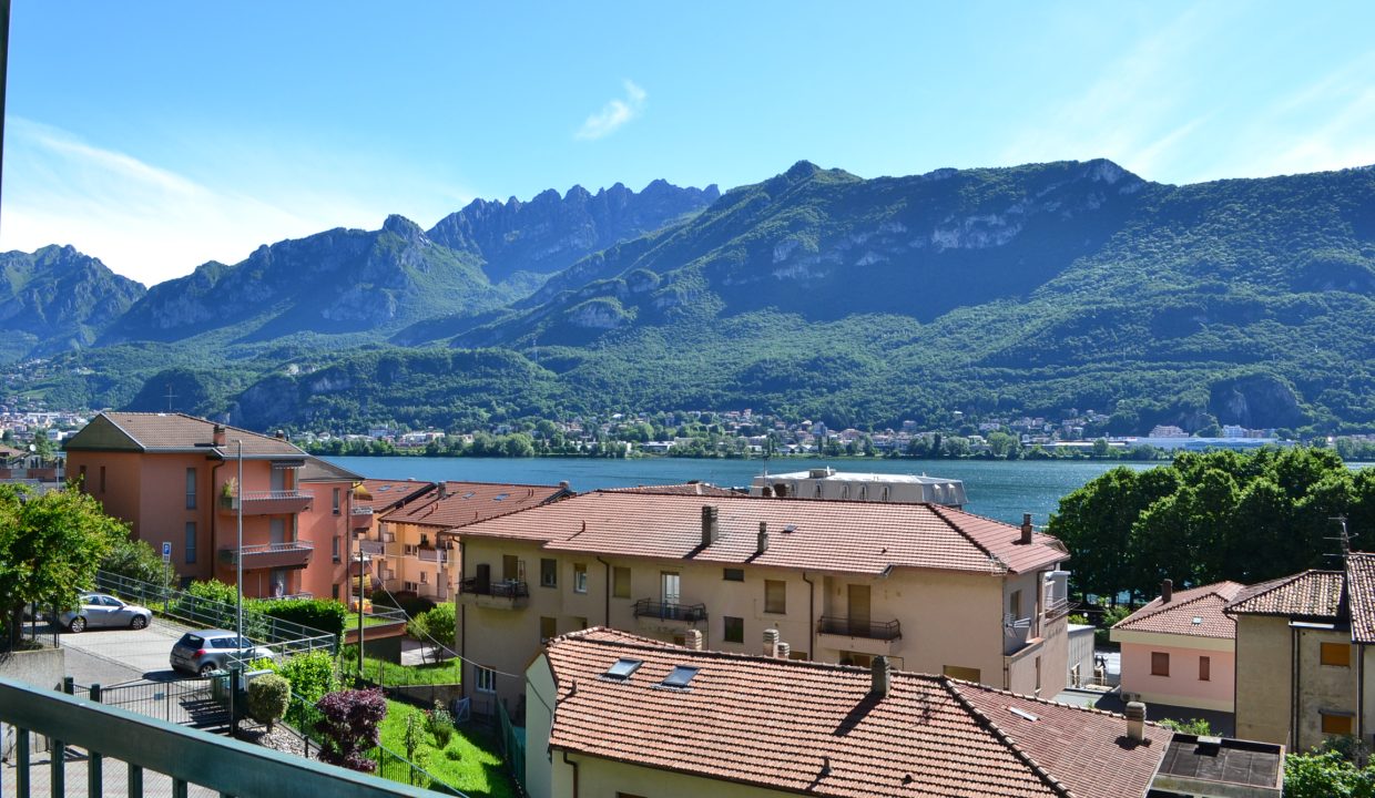 TRILOCALE A PESCATE CON BALCONE VISTA LAGO