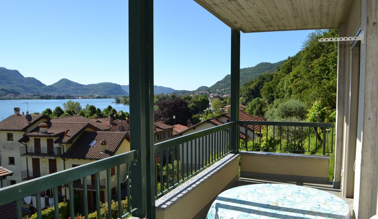 TRILOCALE A PESCATE CON BALCONE VISTA LAGO