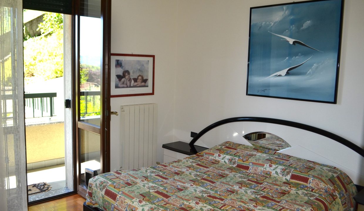 TRILOCALE A PESCATE CON BALCONE VISTA LAGO