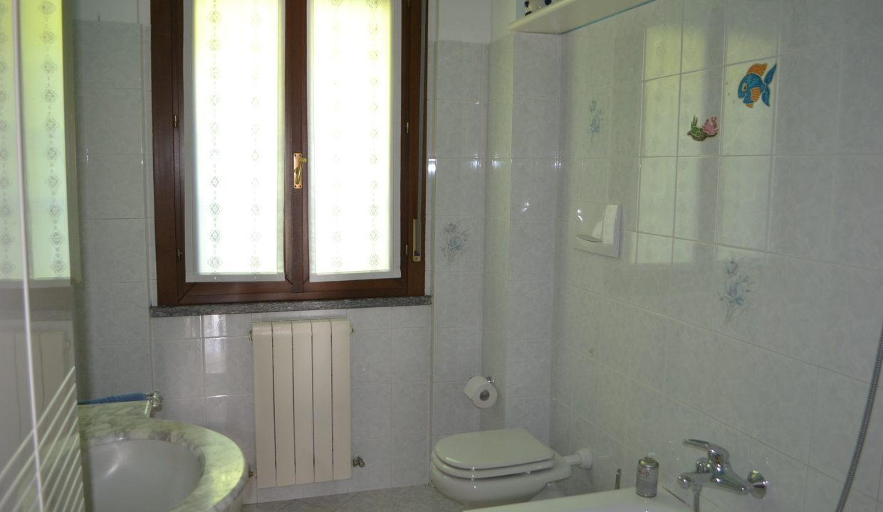 TRILOCALE A PESCATE CON BALCONE VISTA LAGO