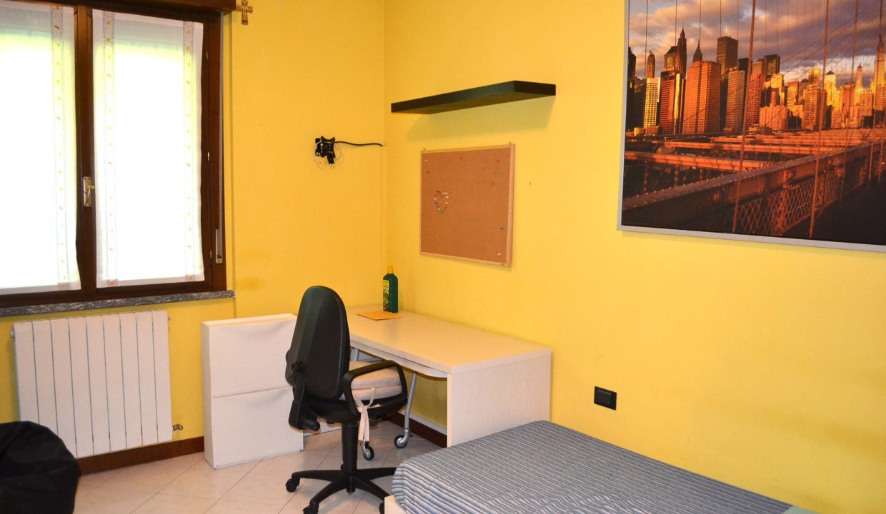 TRILOCALE A PESCATE CON BALCONE VISTA LAGO