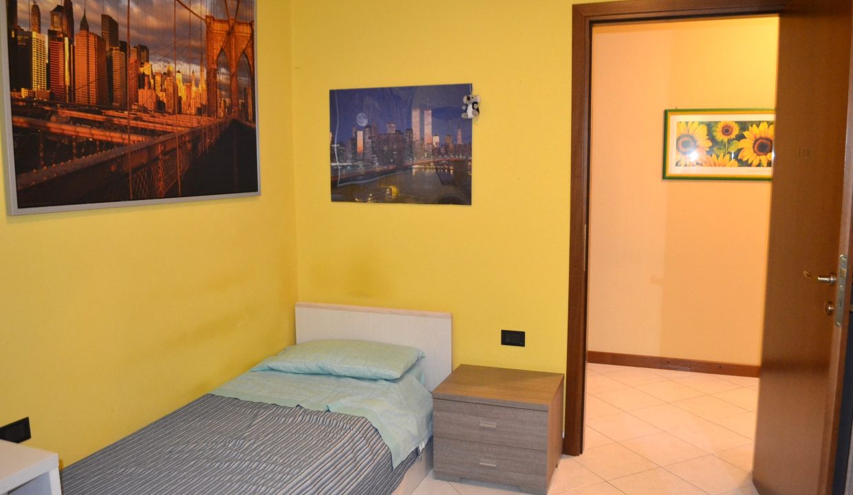 TRILOCALE A PESCATE CON BALCONE VISTA LAGO