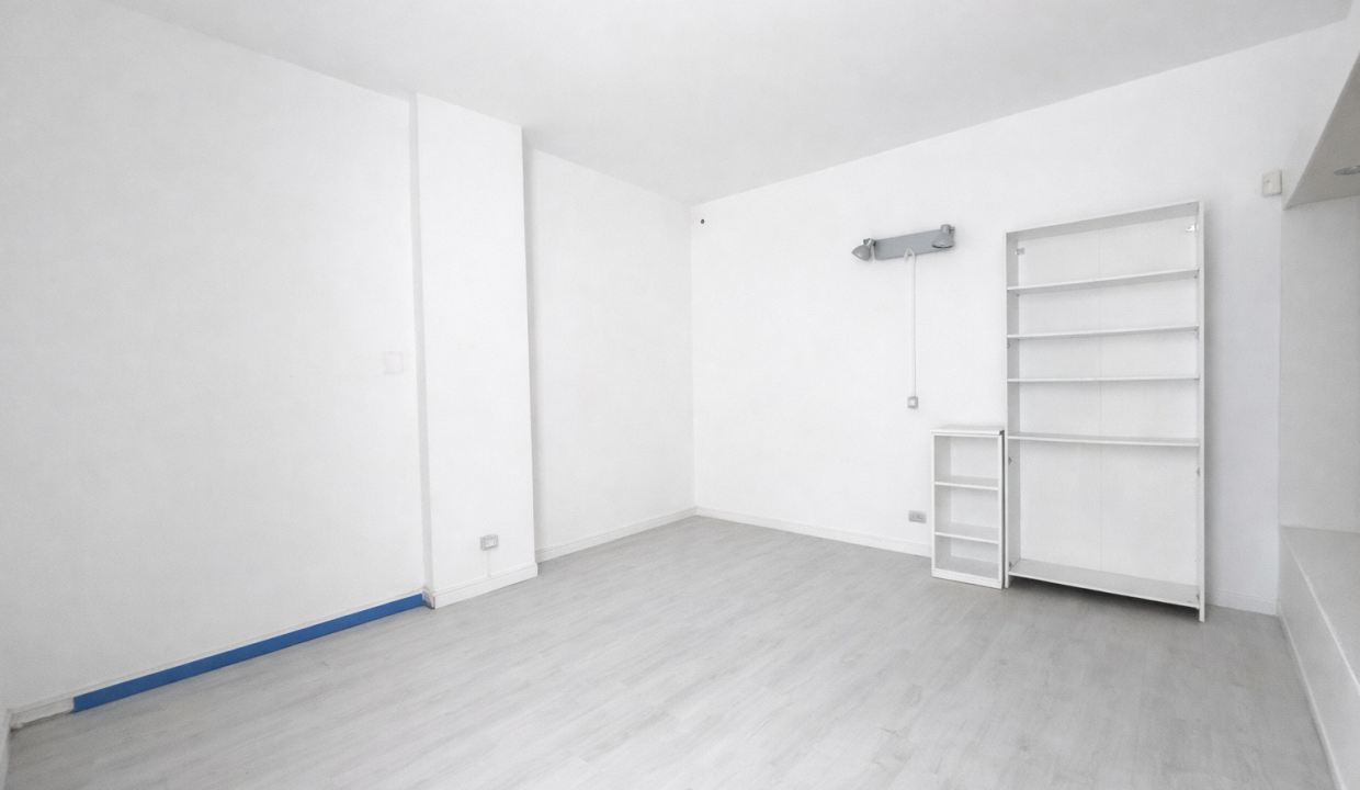 UFFICIO IN AFFITTO A MANDELLO CENTRO SU ELEGANTE PIAZZETTA