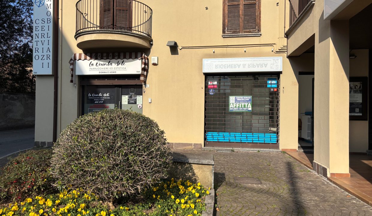 UFFICIO IN AFFITTO A MANDELLO CENTRO SU ELEGANTE PIAZZETTA