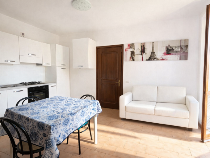 BILOCALE A MANDELLO CENTRO CON BALCONE