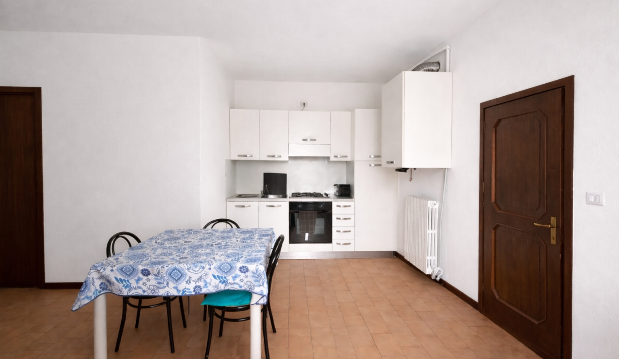 BILOCALE A MANDELLO CENTRO CON BALCONE