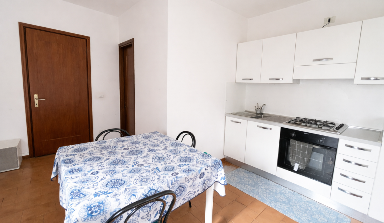 BILOCALE A MANDELLO CENTRO CON BALCONE