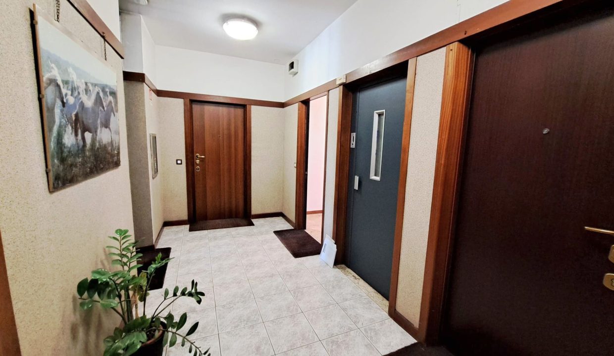 TRILOCALE CON BALCONE (5)