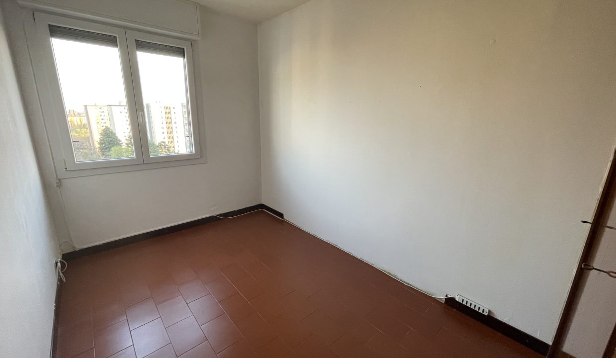 TRILOCALE CON BALCONE ZONA GALLARATESE (14)