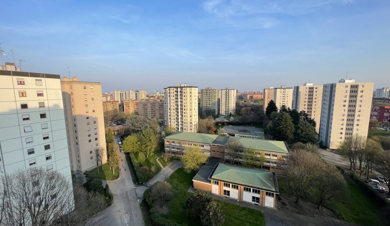 TRILOCALE CON BALCONE ZONA GALLARATESE (19)