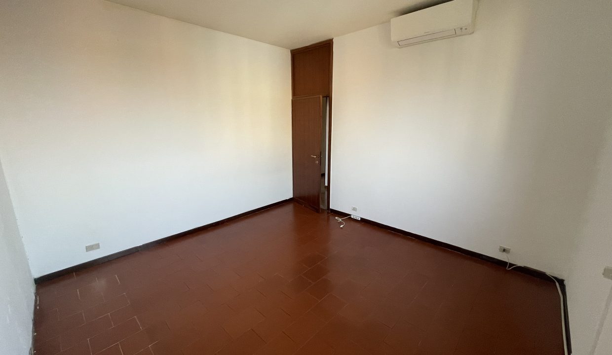 TRILOCALE CON BALCONE ZONA GALLARATESE (22)