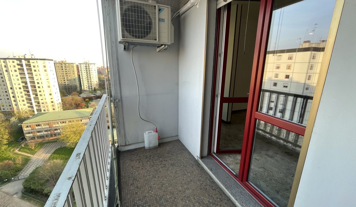 TRILOCALE CON BALCONE ZONA GALLARATESE (5)
