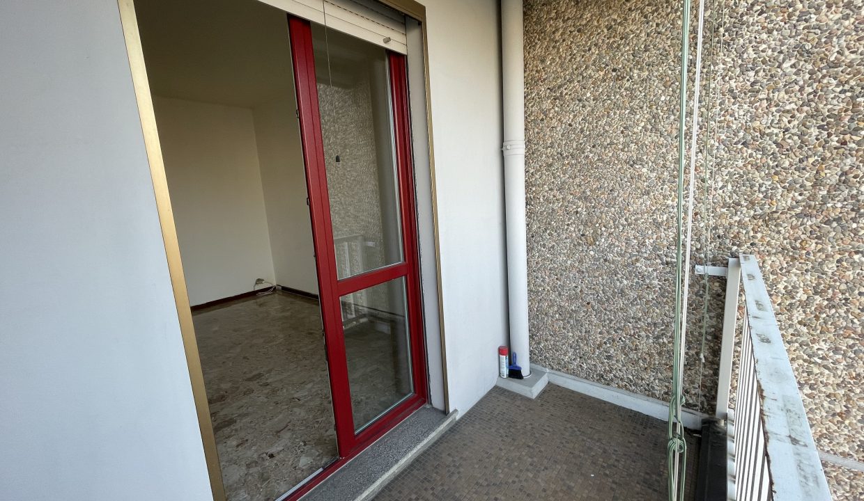 TRILOCALE CON BALCONE ZONA GALLARATESE (6)
