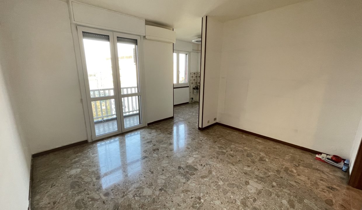 TRILOCALE CON BALCONE ZONA GALLARATESE (7)