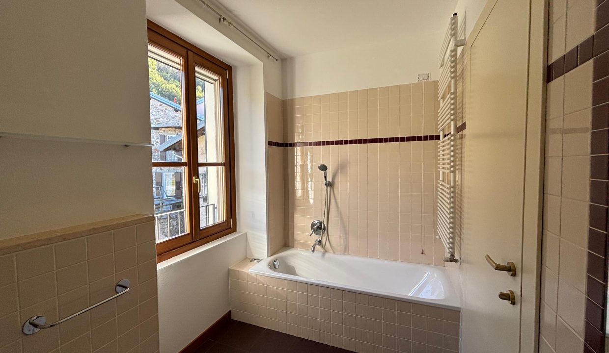 QUADRILOCALE AD ABBADIA LARIANA CON GIARDINO